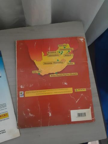 Álbum da Copa do Mundo de 2010 Usado - Foto 2