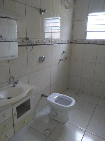 Casa de três dormitórios e sacada - Foto 8