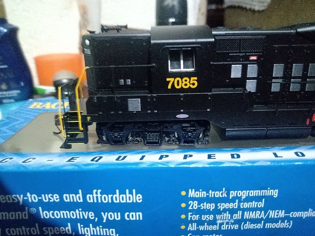 Locomotiva Bachmann ho gp9 