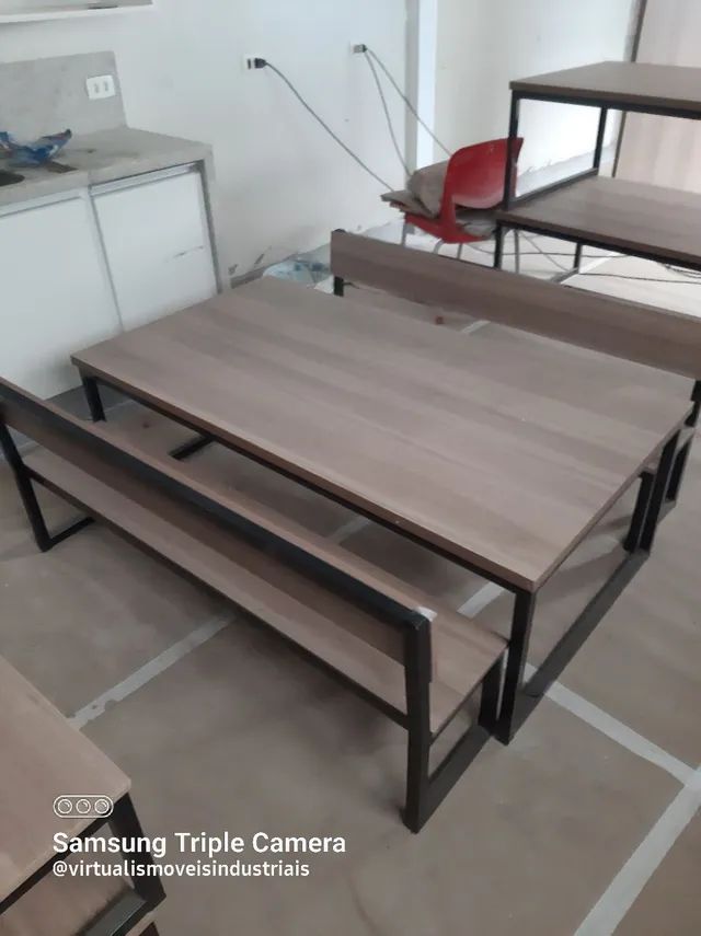Mesa com banco infantil