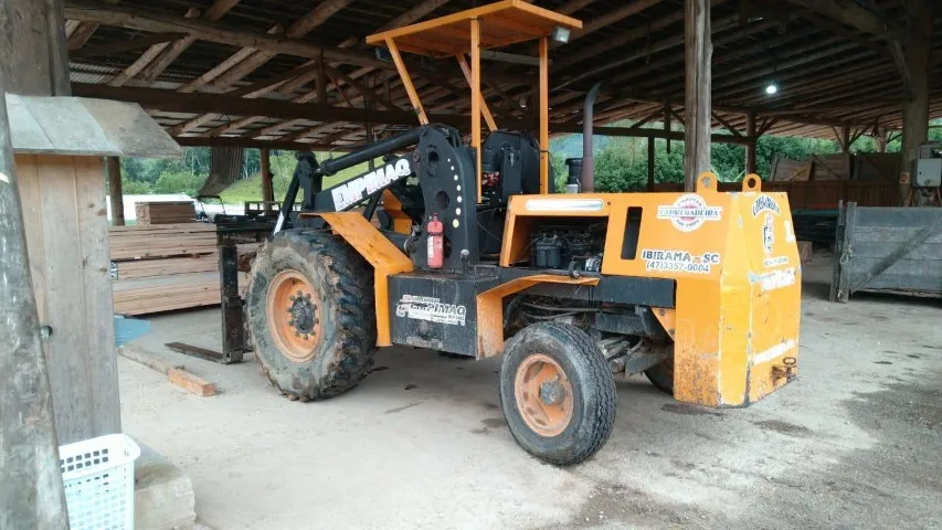 Trator Carregadeira Empimaq