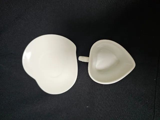Xícara de porcelana de coleção em formato de coração - Foto 2