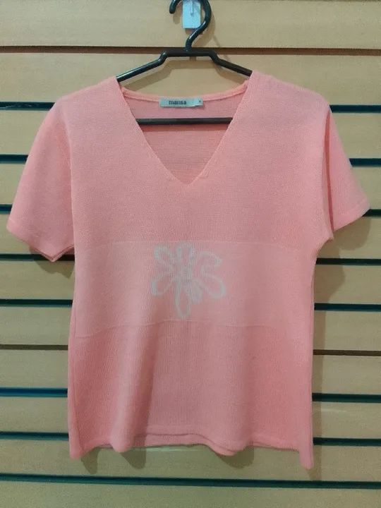 Camisa de tricô rosa com flor branca - Foto 4