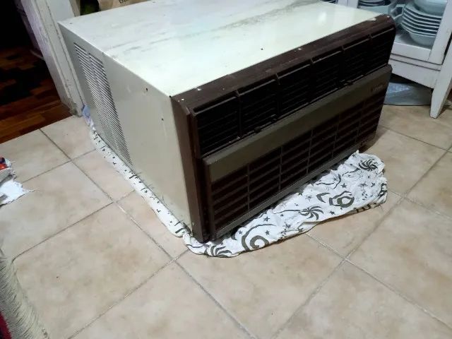 Ar Condicionado de Janela Consul 10.000 BTUS. GELA BEM . É Ar Condicionado FRIO e QUENTE - Foto 2