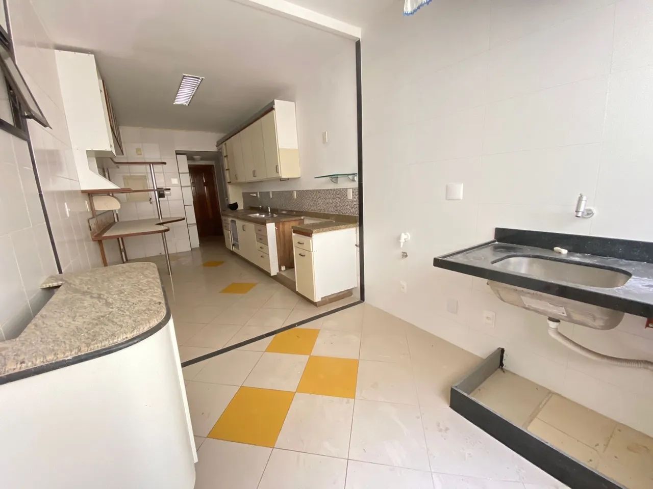 Prédio frente mar - 4 quartos amplo - 3 vagas  - Foto 11