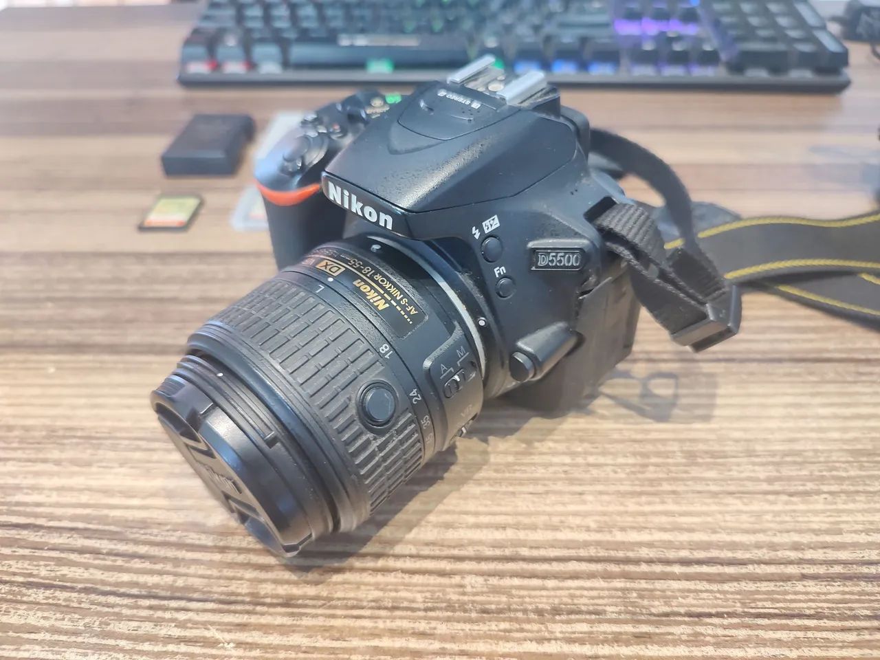 Kit Câmera Nikon D5500 + lente 18-55+ Lente 50mm f1.8 + duas baterias+ dois cartões - Foto 3