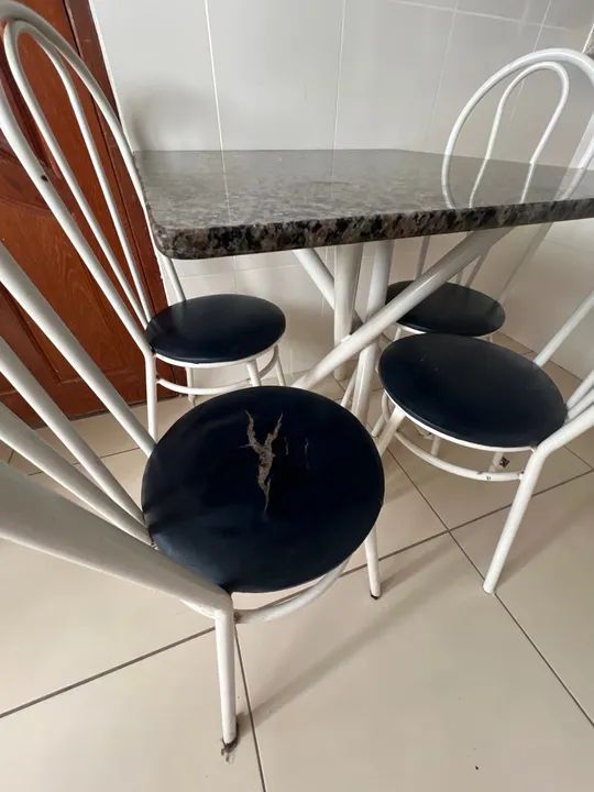 Mesa de mármore com 4 cadeiras  - Foto 3