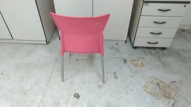 Banqueta com encosto, vermelha, fotos reais. - Foto 2