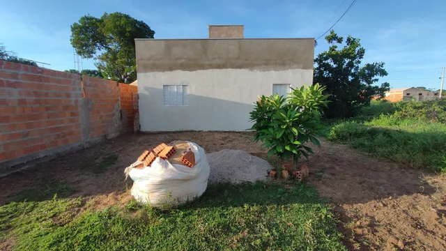 Vendo casa no Loteamento Santo Expedito (leia a descrição)