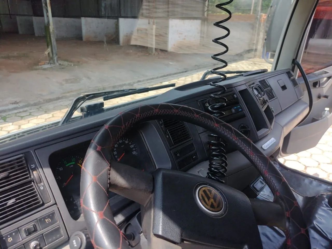 Caminhão Baú Volkswagen 13.180 - Refrigerado - Foto 6