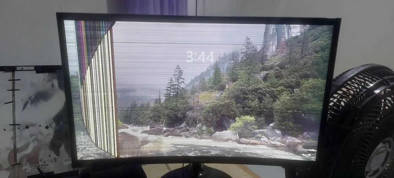 Monitor curvo Samsung Está com display avariado - Foto 2