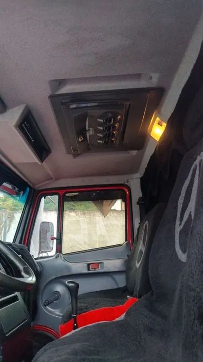 Caminhão Mercedes-Benz 710 Baú 5,50 comp., 2,65 altura, 2,28 largura - Foto 7