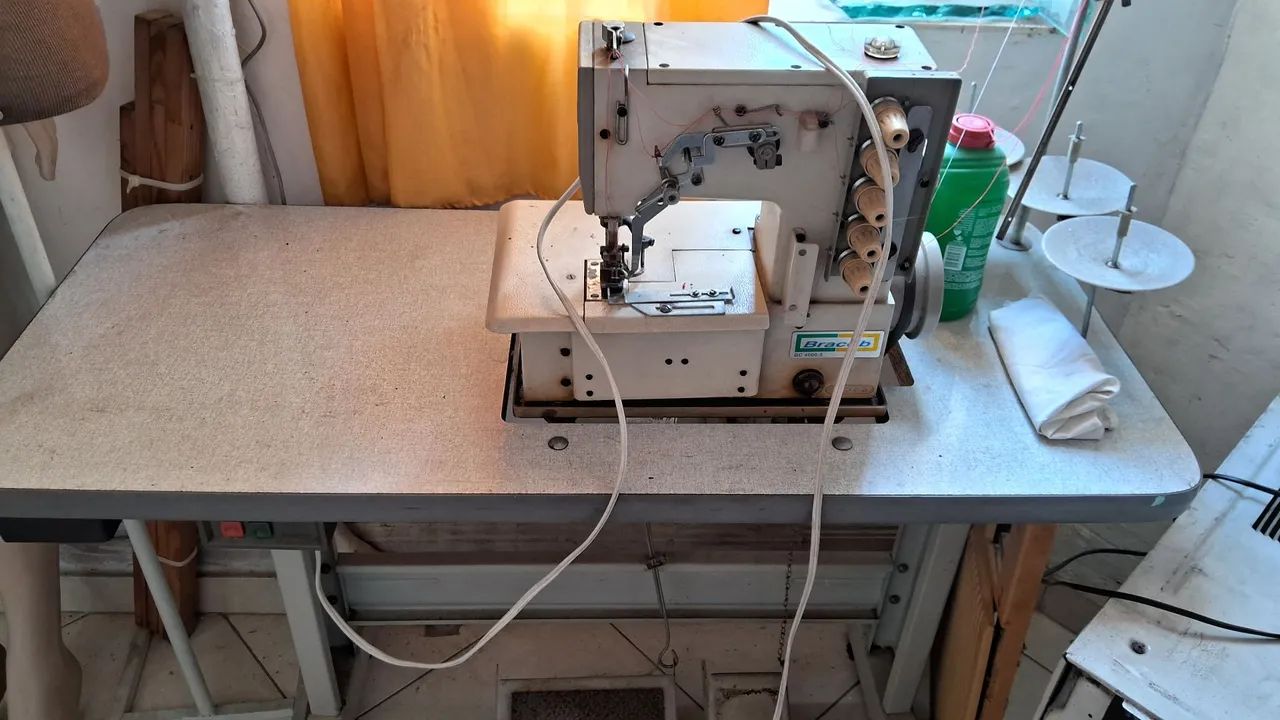 Máquina de Costura Industrial Bracob