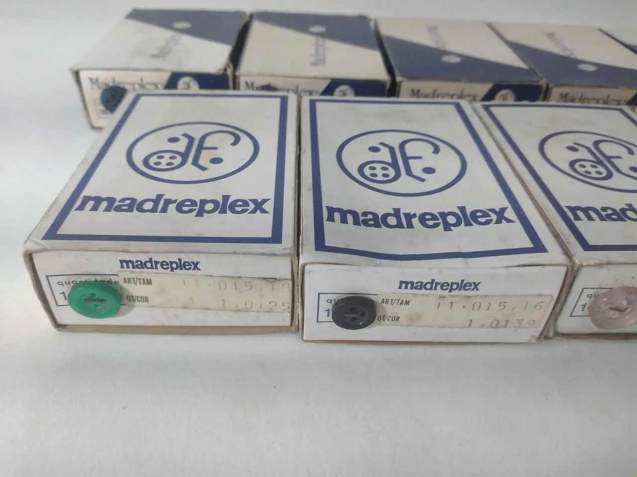 Caixa de botões antigos Madreplex anos 90 - Foto 5