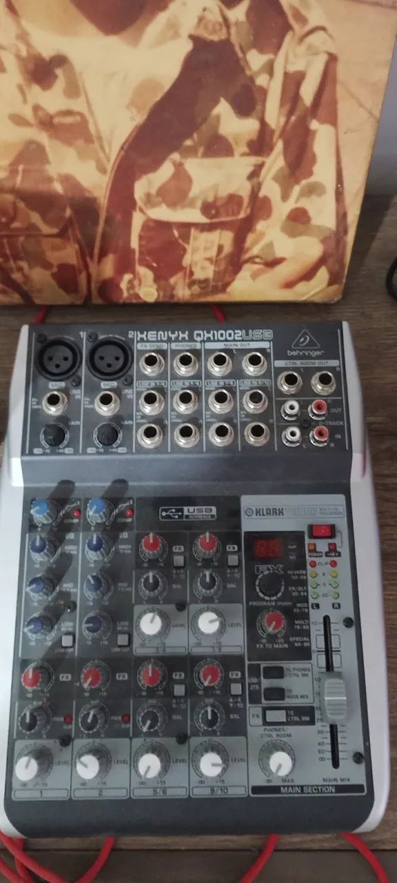 Mesa Behringer  - Foto 2