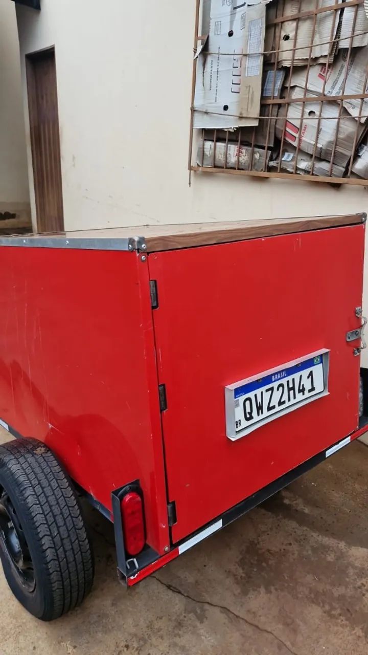 Vendo carretinha baú 