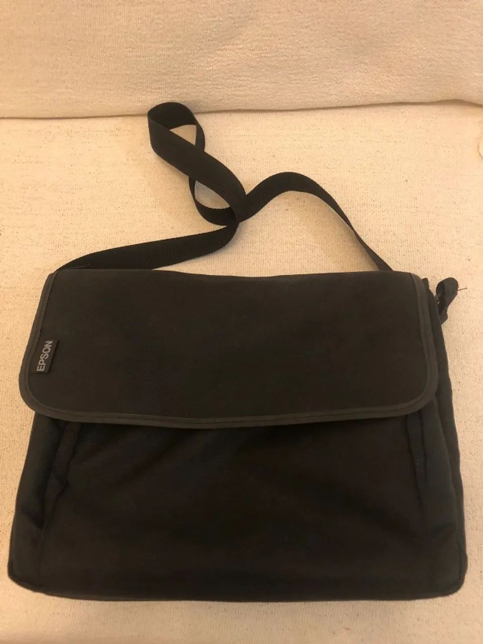 Epson H842A Projector - Almost New!64522267498883123