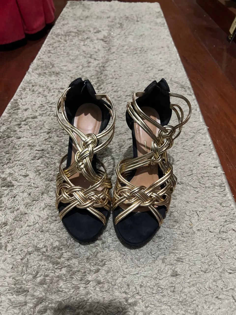 Saltos Vizanno preto e dourado  - Foto 2
