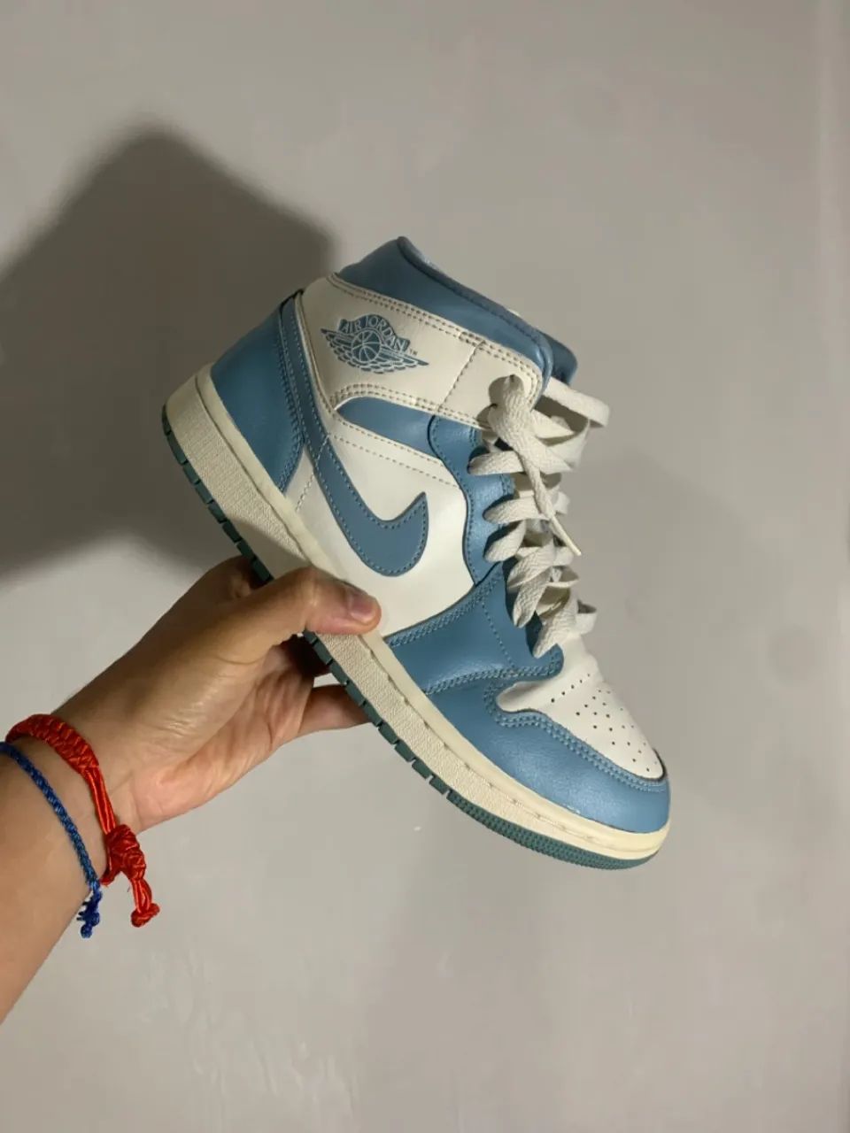 Air Jordan 1 Mid UNC - Azul e Branco