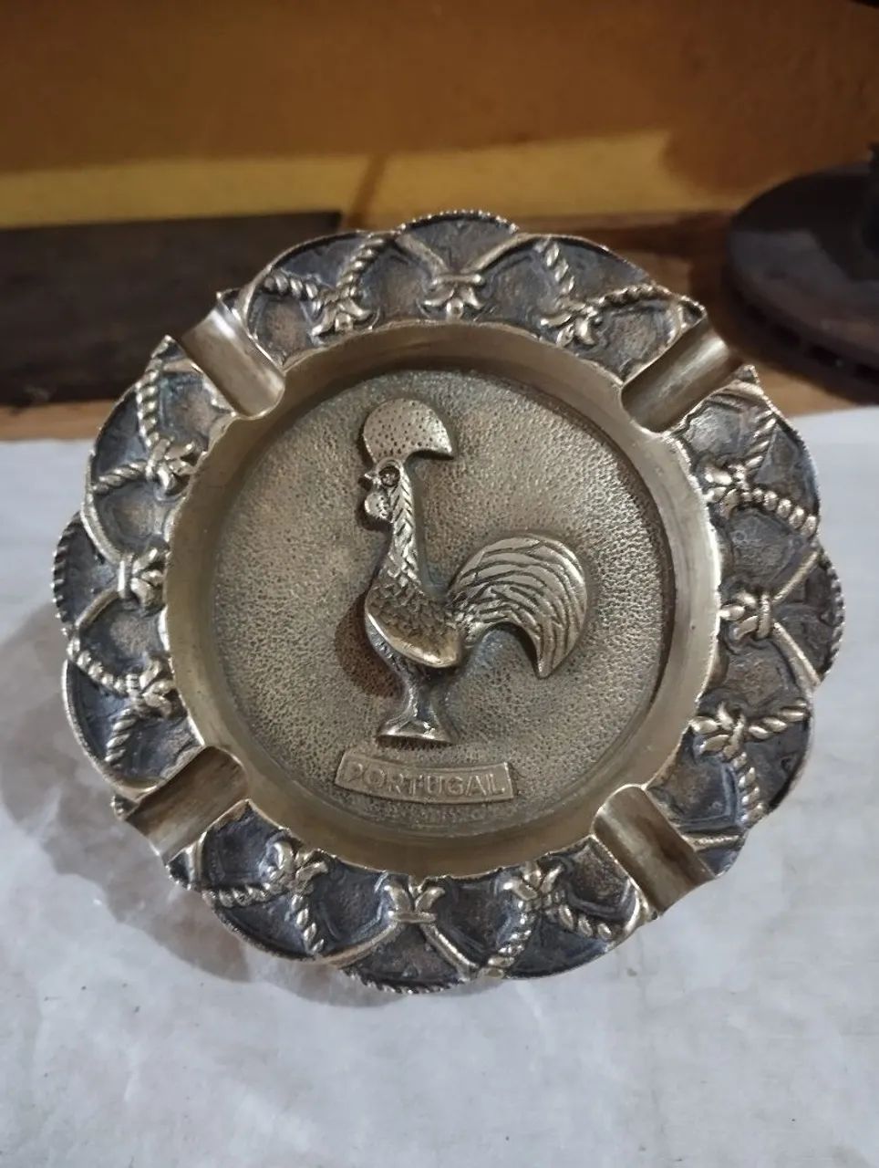 Cinzeiro em bronze com galo de Portugal Barcelos. - Foto 3