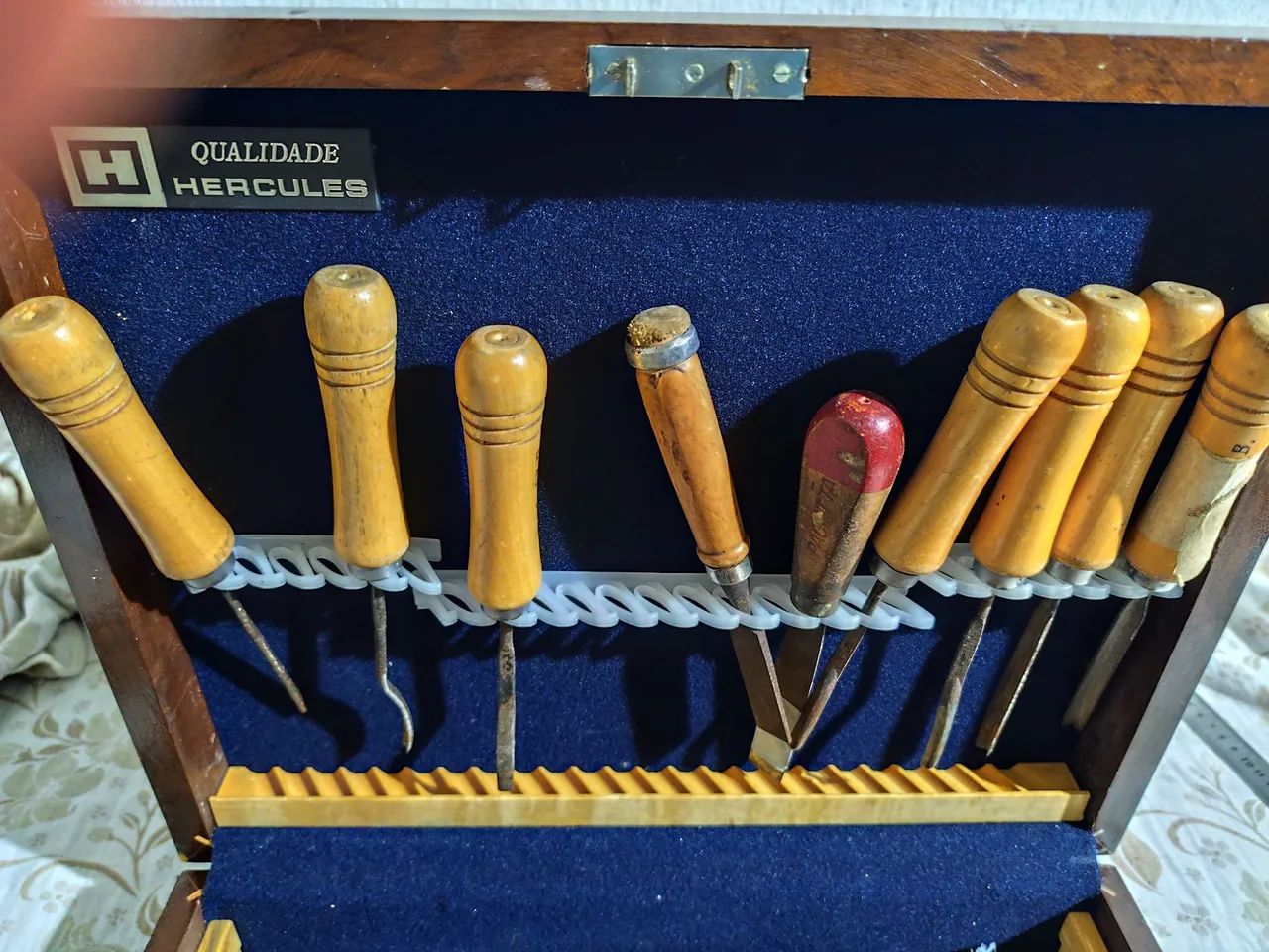 Caixa Kit de Carpintaria. Goivas, formões, marreta, serras + Brinde - Foto 3