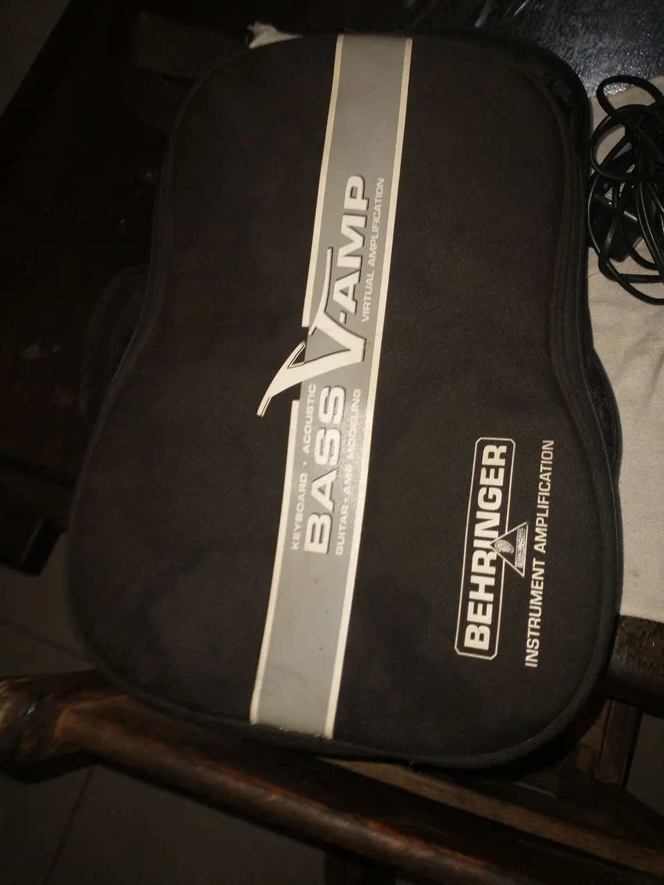 Amplificador Behringer Bass V-Amp