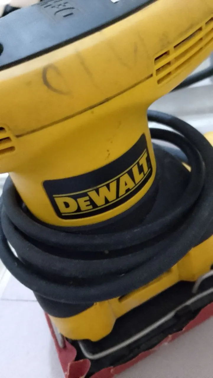Lixadeira Orbital DeWalt