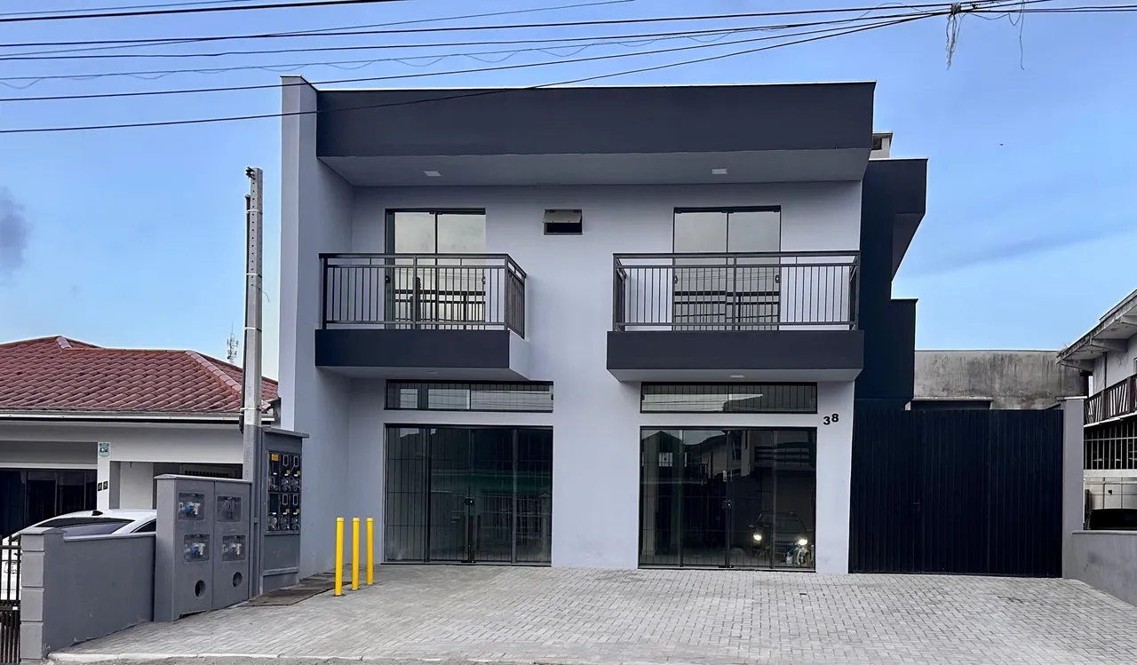 Alugo Sala Comercial de 100m² - Localização Privilegiada na Zona Sul de Joinville (Itaum)