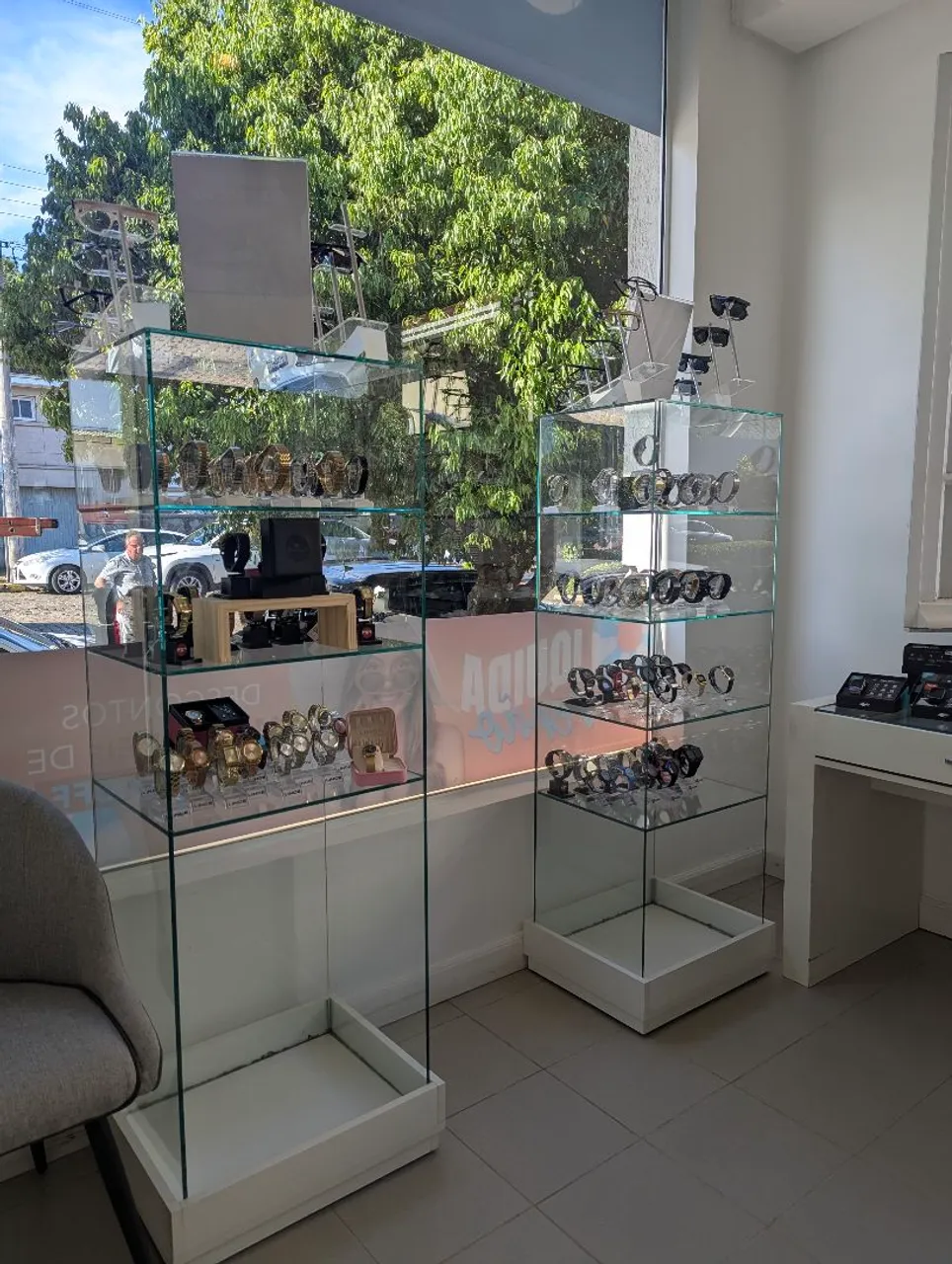 Vitrine de Vidro para Exposição de Relógios, Óculos e jóias.