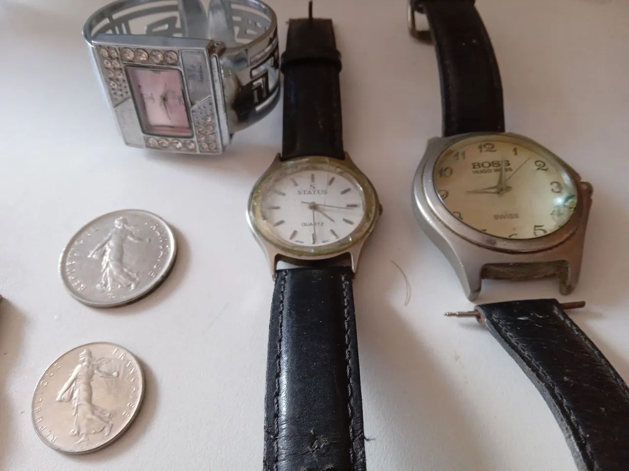 Kit Relógios de pulso e Moedas  - Anos 70 e 80