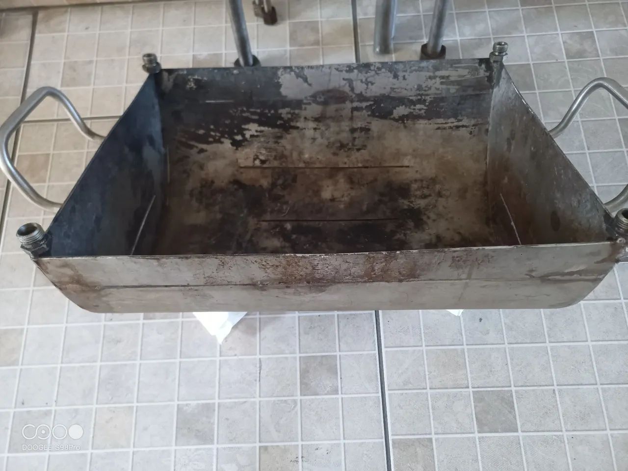 Vendo uma churrasqueira galvanizado e inox. - Foto 5
