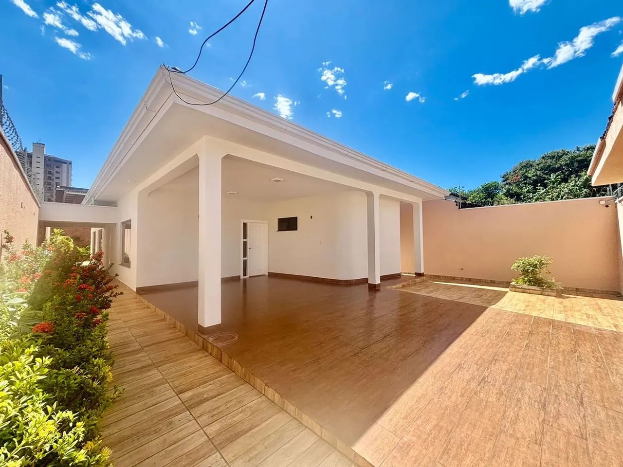 Casa de 3 Quartos sendo 2 Suítes no Centro de Palmas - Foto 2
