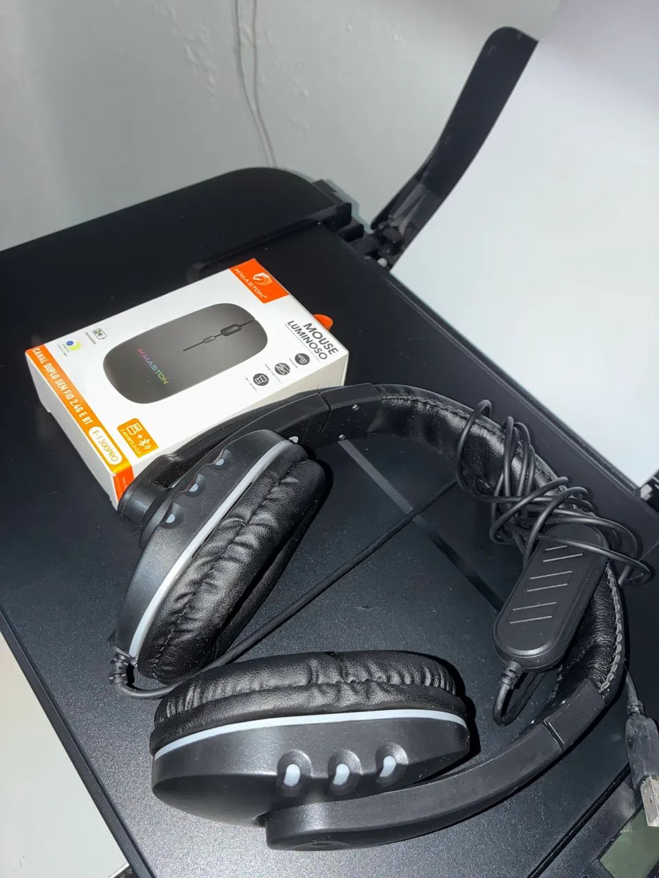 Conjunto de Headphone e Mouse sem fio modelo Ergonômico luminoso RGB 