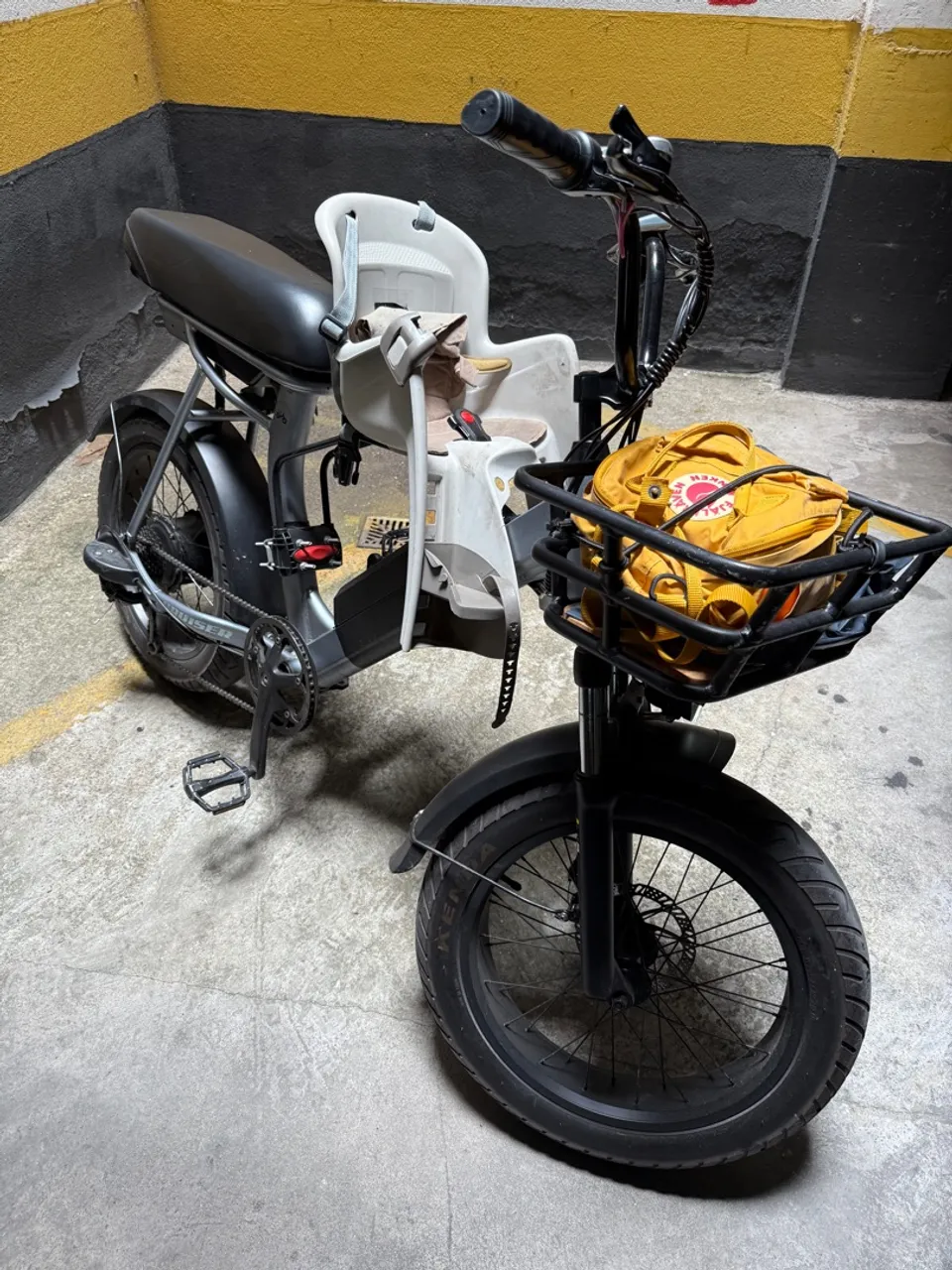 Bicicleta Elétrica LEV CRUISER com Cadeira Infantil e Cesto