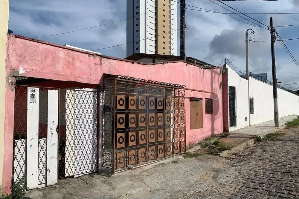 Casa e Kitnets em Dix-Sept Rosado - R$ 280.000,00