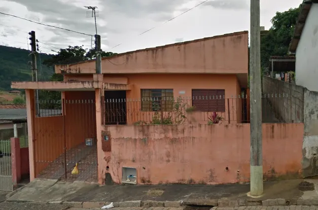Casa 2 Dormitorios No Centro de Vargem SP