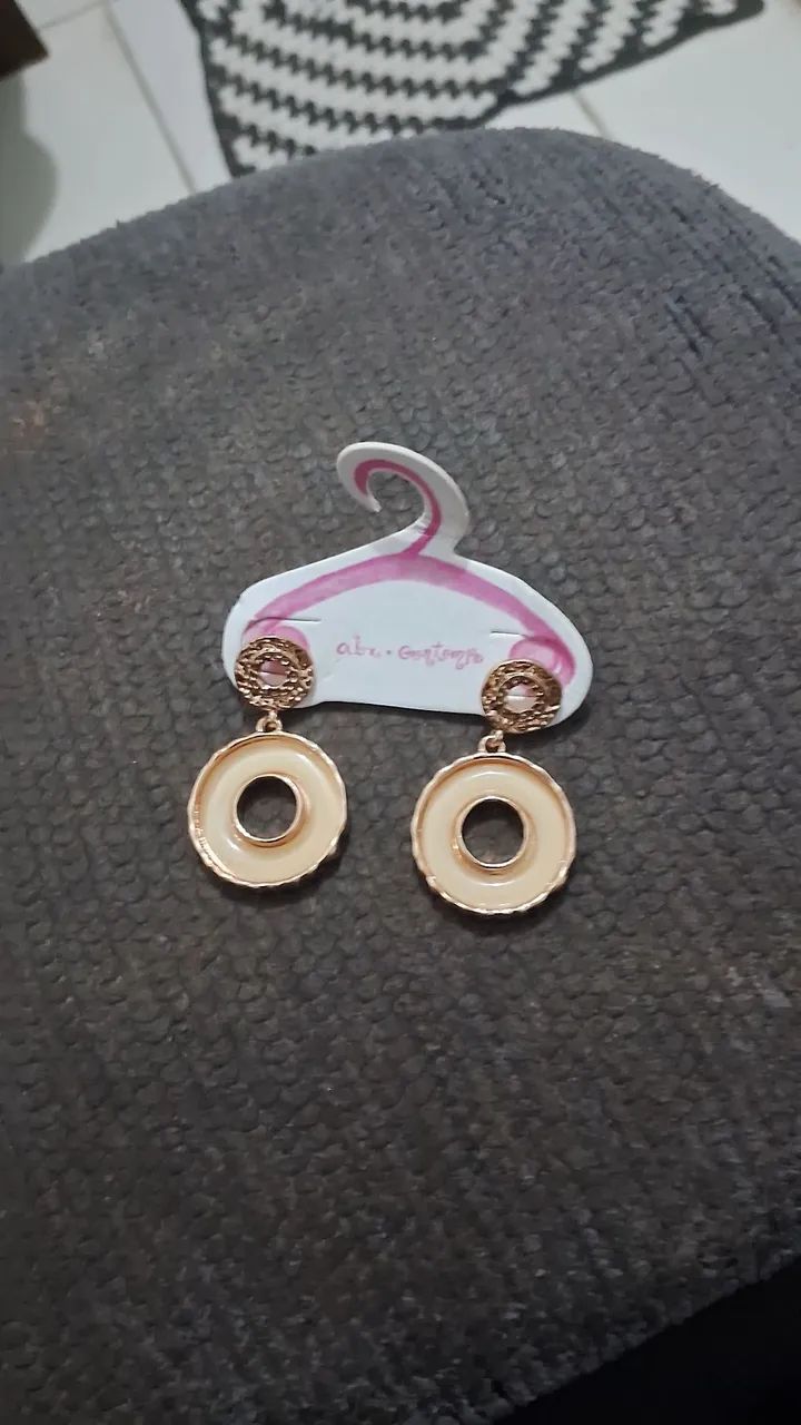 Pessoal tudo bem? Estou vendendo essas coisas materiais .