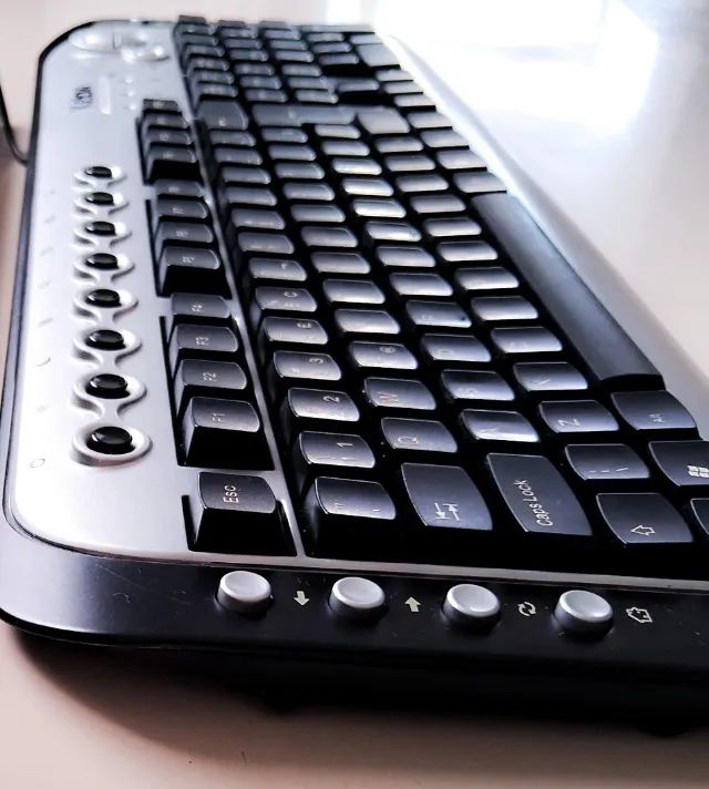 Teclado Multimídia Kelow (Entrada antiga P2)  - Foto 2