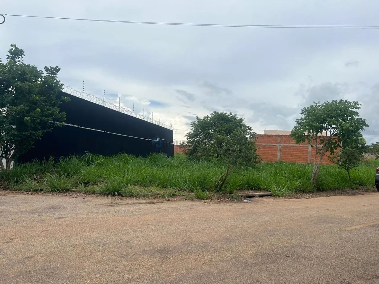 Terreno de esquina no Parque das Águas