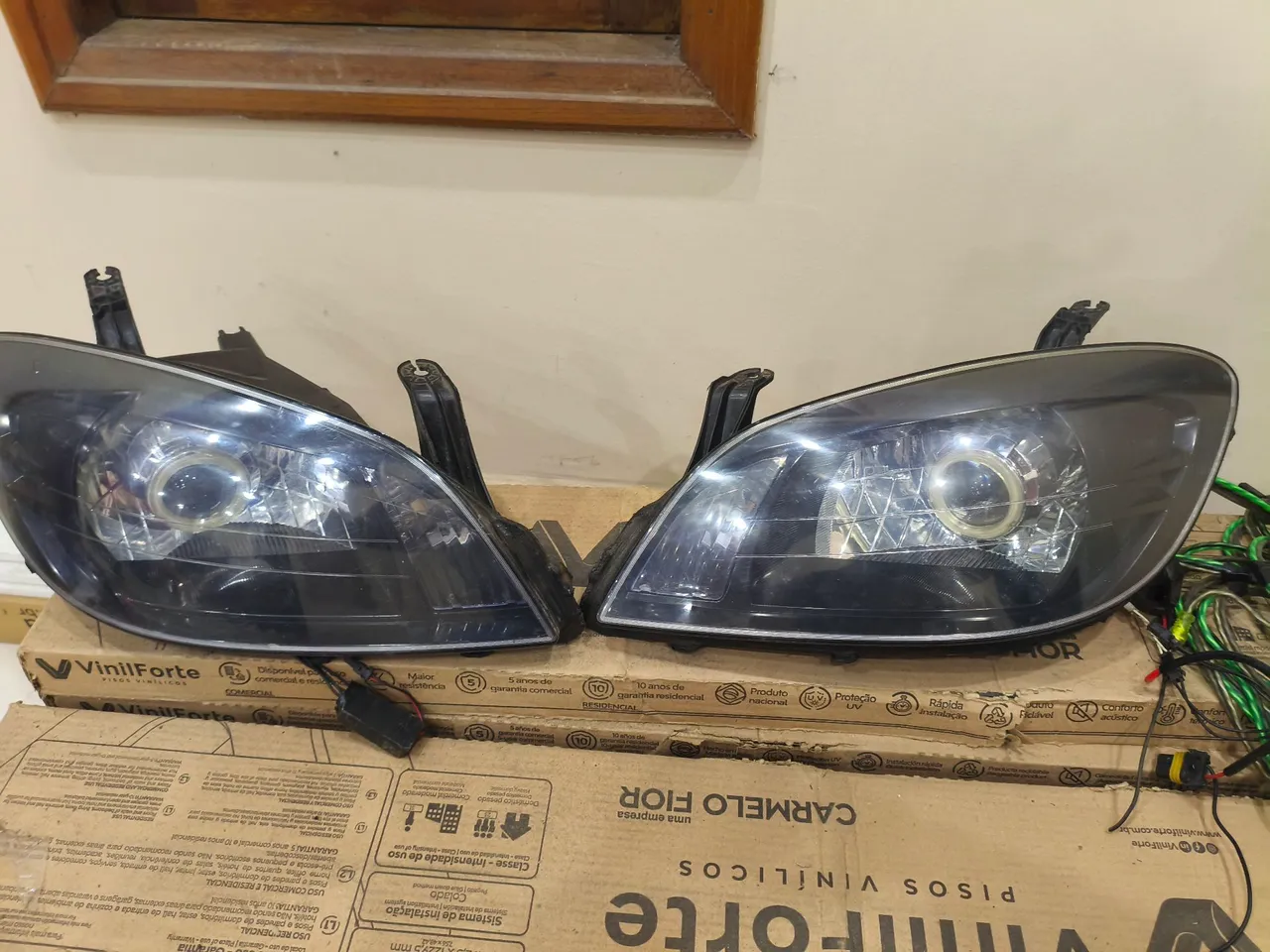Farol do celta Faróis Tuning com Projetor e Angel Eyes