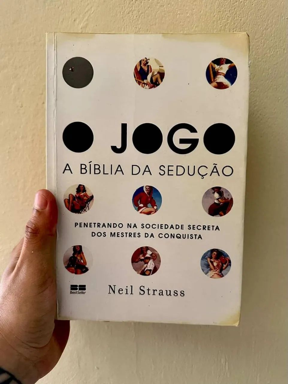 O Jogo: A Bíblia da sedução, de Neil Strauss. Editora BestSsller, capa ...