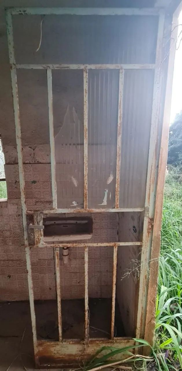 Porta de ferro com Vidro para Área Externa