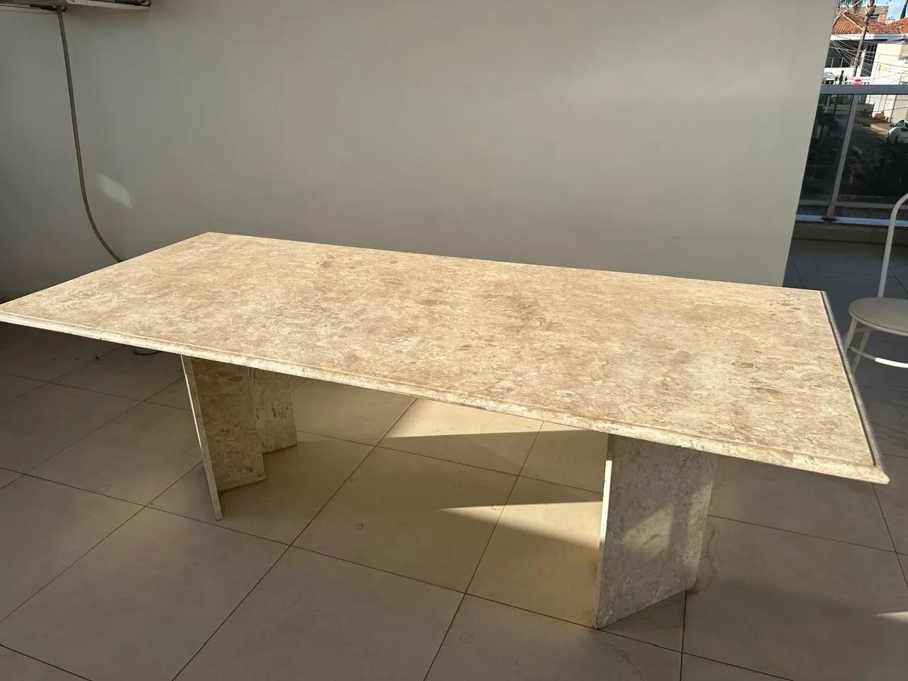 Mesa grande de mármore