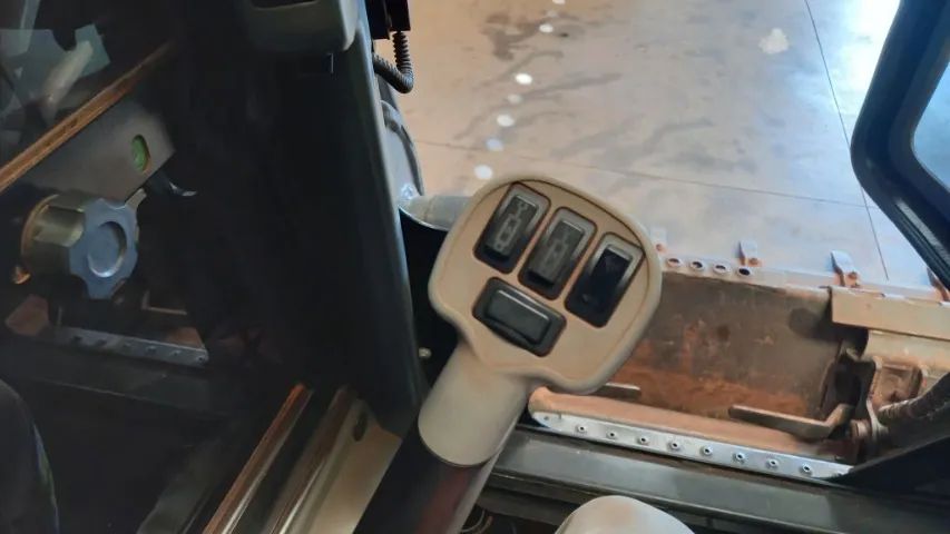 Mini pá carregadeira New Holland L220   2017 - Foto 2