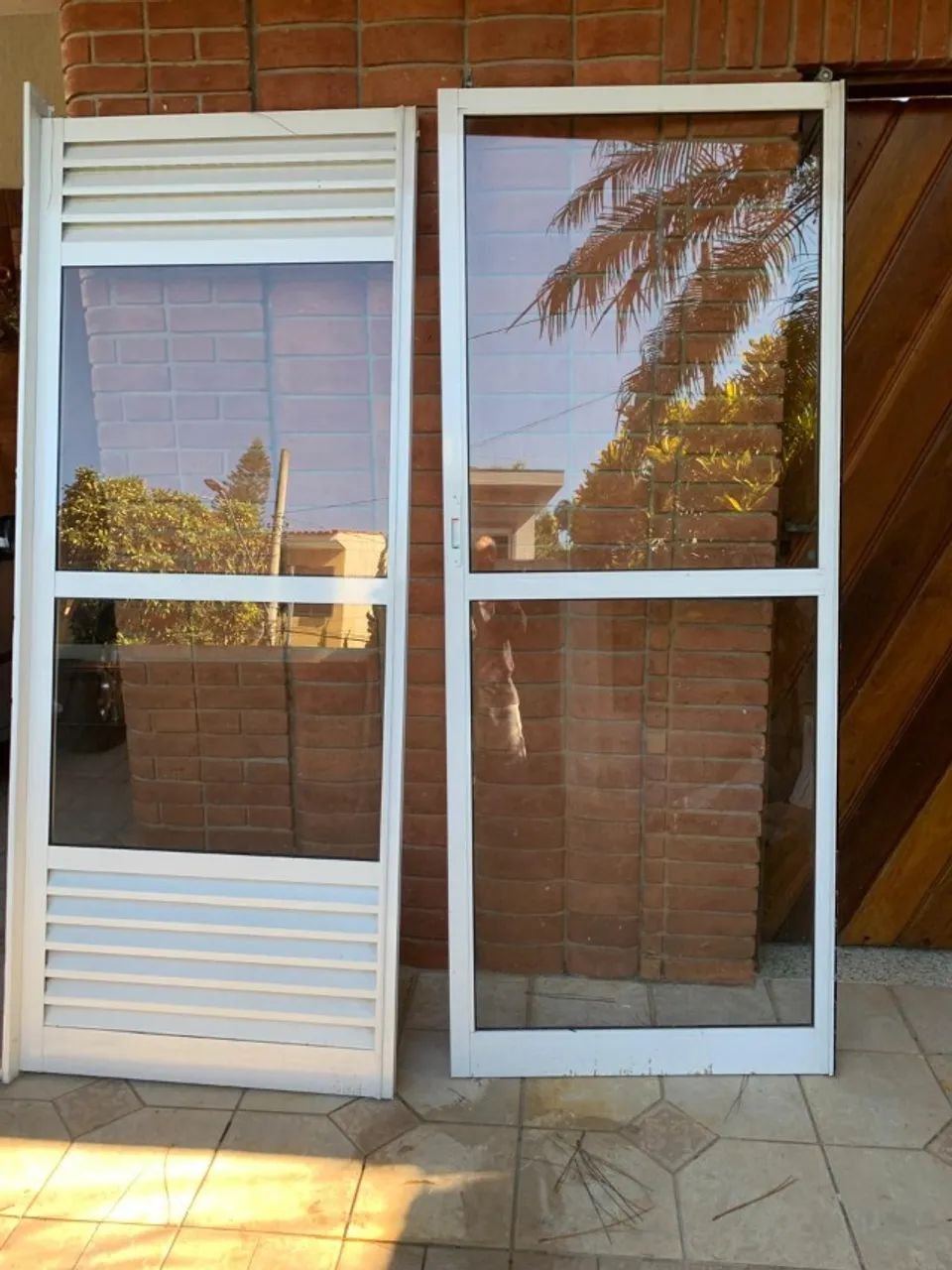 Porta Balcão Branca de 2 Folhas De Vidro (folha: 2,10m X 0,84m)