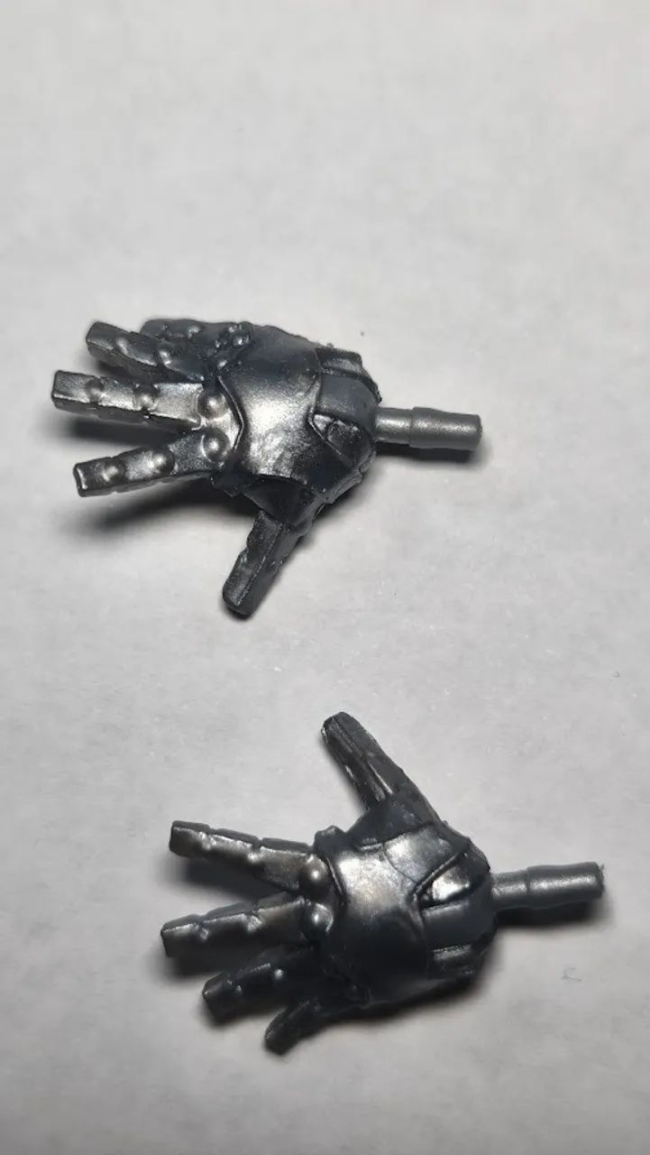 Marvel legends - 1 par de mãos metálicas - pode ser compatível c/ star wars black series - Foto 2