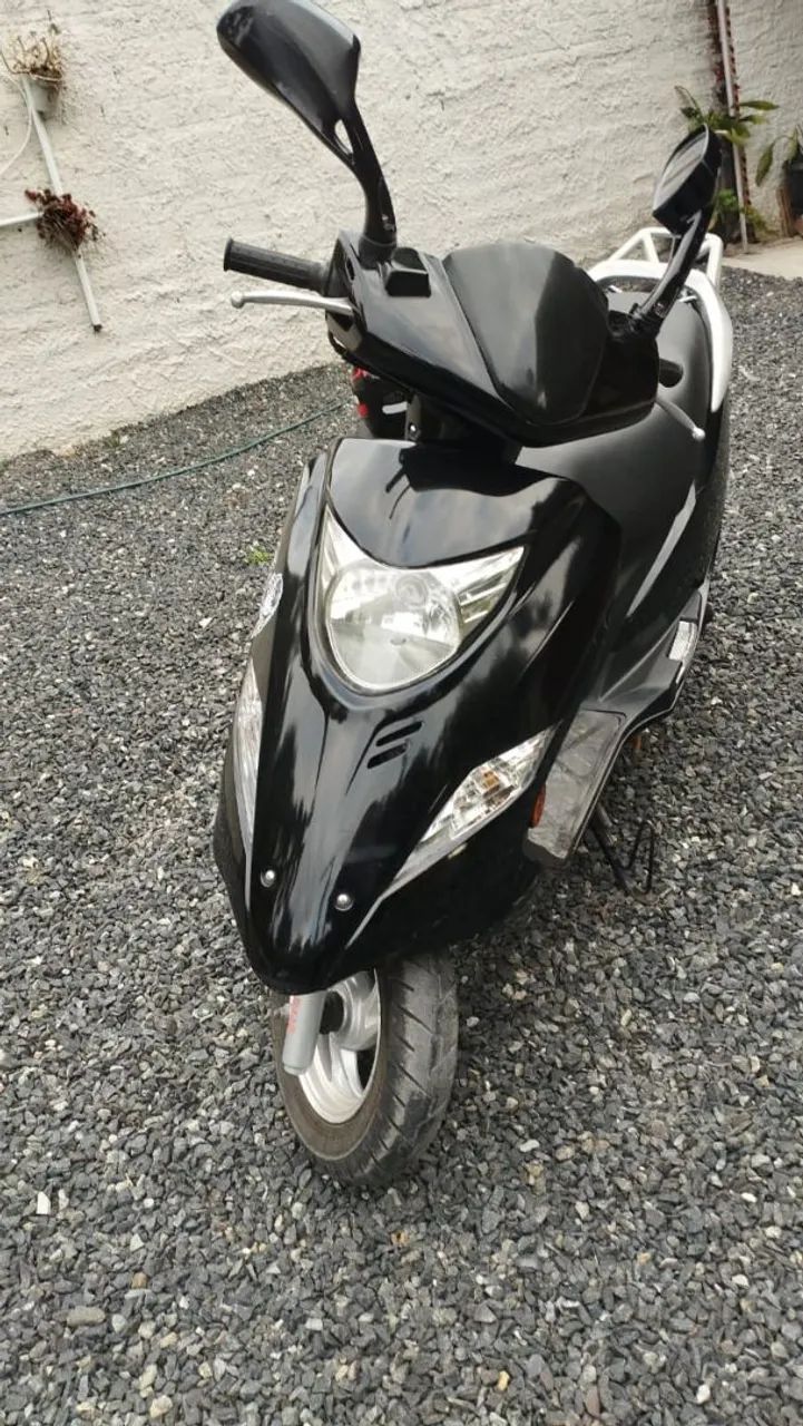Burgman 125 com acessórios  - Foto 2