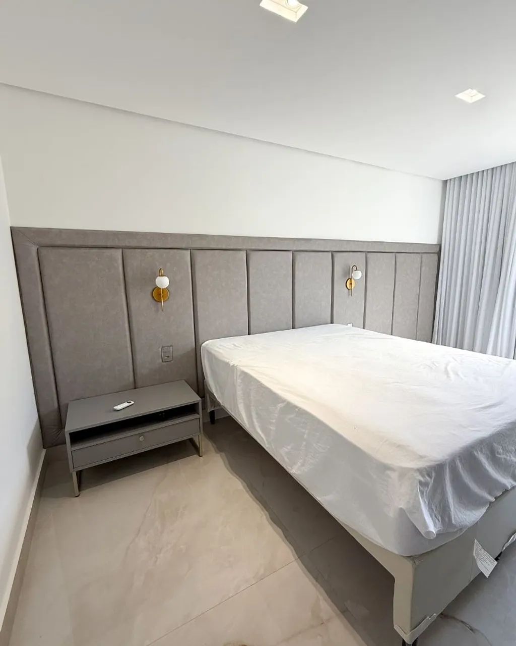 Linda cabeceira de cama estofada na cor rosa, com design moderno e elegante. - Foto 4