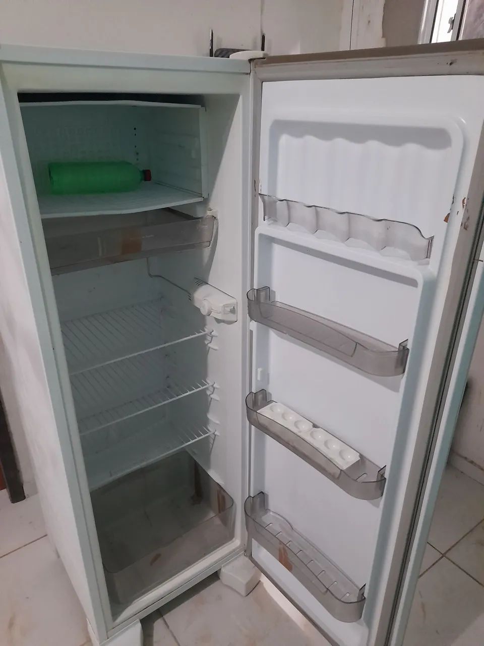 Vende-se geladeira Esmaltec  - Foto 4