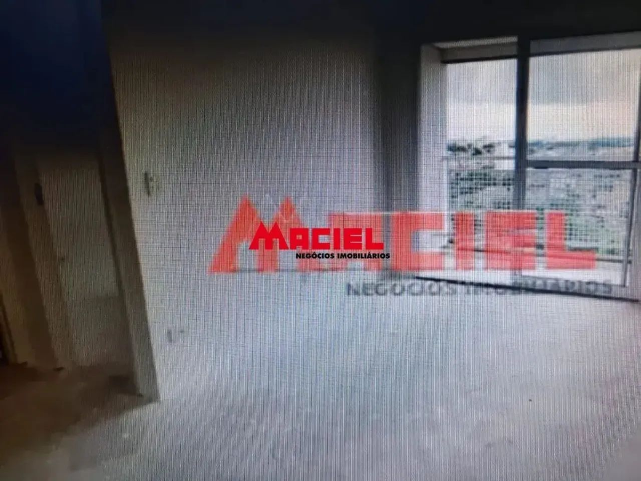 APTO NO CENTRO DA CIDADE, TERREO COM QUINTAL, NOVO NO CONTRAPISO, CONDOMINIO COM PISCINA, 